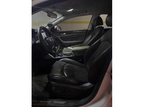 Car image 11