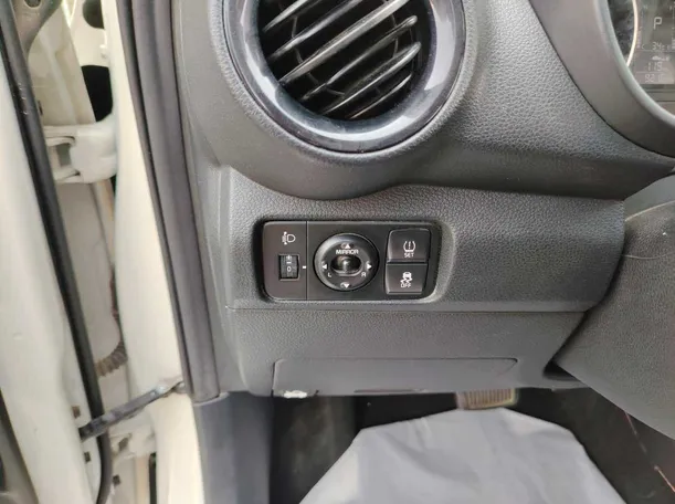 Car image 36