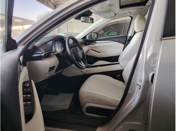 Car image 11