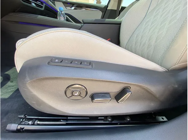 Car image 29