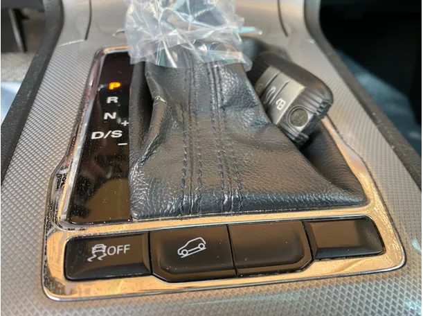 Car image 23