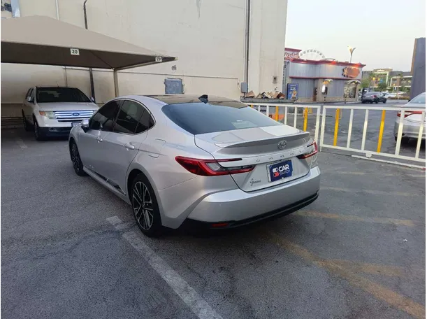Car image 7