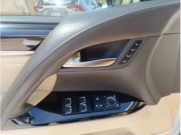Car image 35
