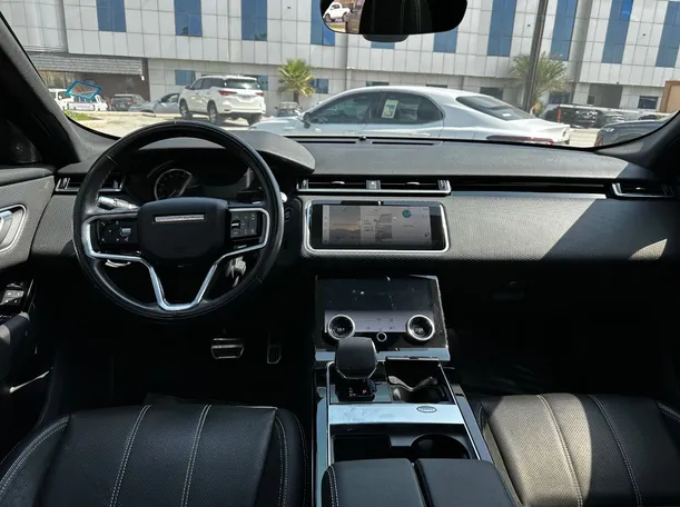 Car image 17