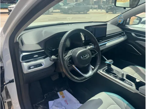 Car image 13