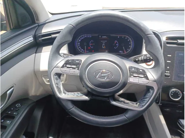 Car image 16