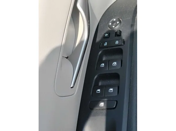 Car image 32