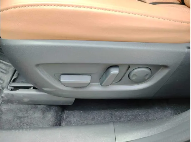 Car image 43