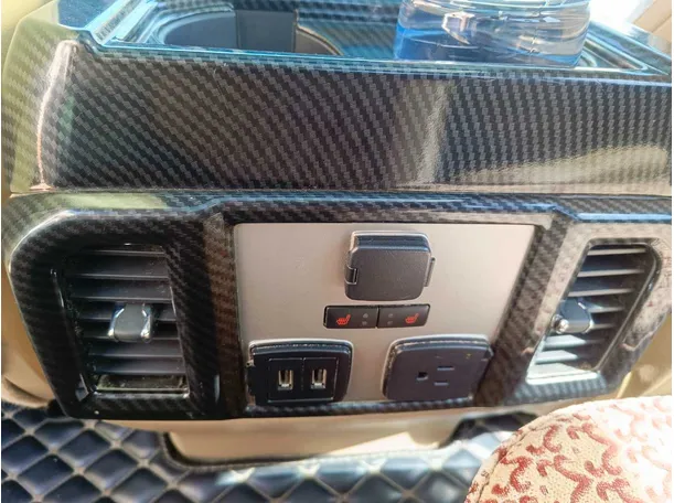 Car image 30