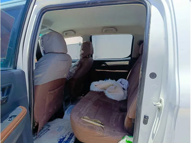 Car image 19