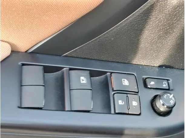 Car image 28