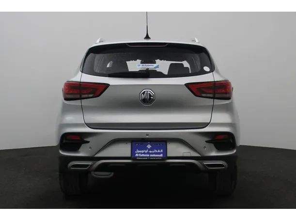 Car image 12