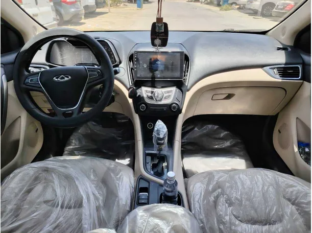 Car image 17