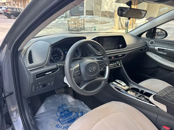 Car image 12
