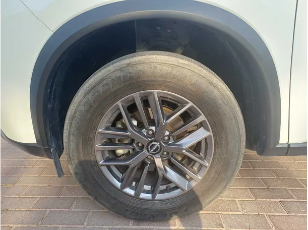 Car image 9