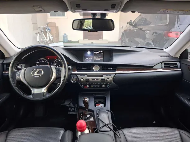 Car image 16