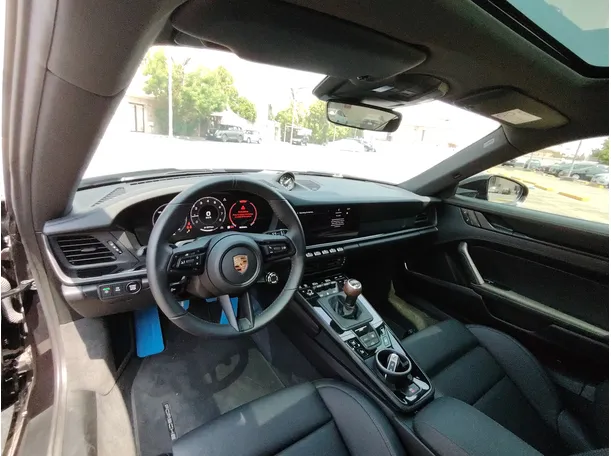 Car image 16