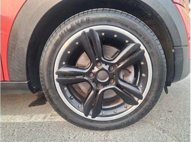 Car image 9