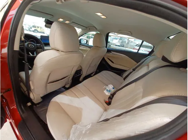 Car image 12