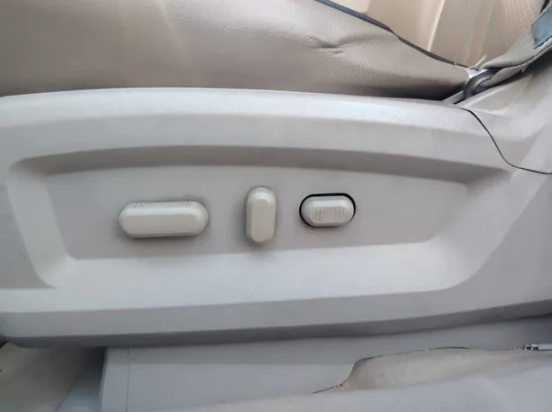 Car image 29