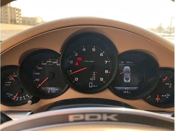 Car image 18