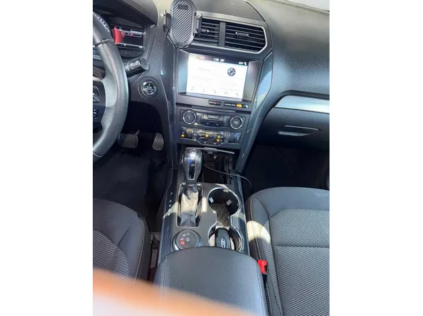 Car image 26