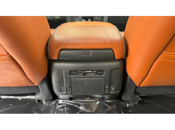 Car image 25