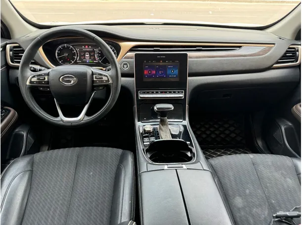Car image 15