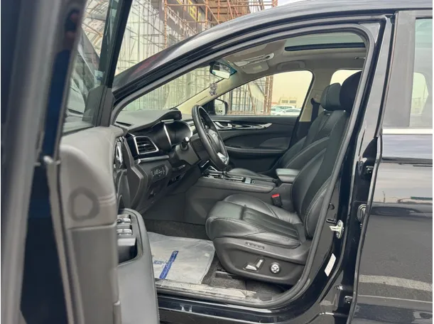 Car image 11