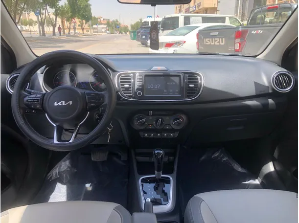 Car image 16