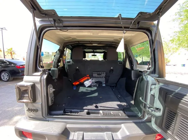Car image 18