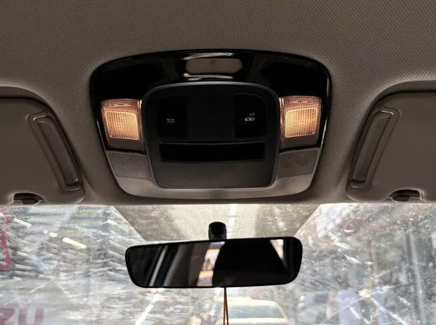 Car image 26