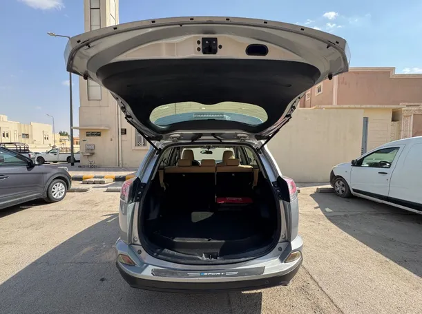 Car image 21