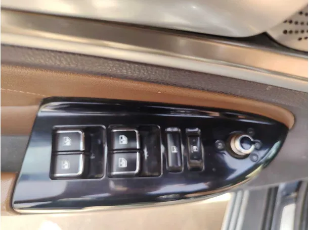 Car image 29