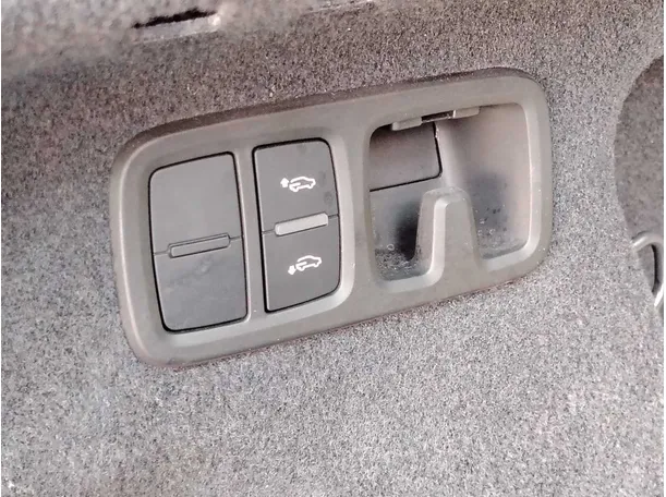 Car image 37