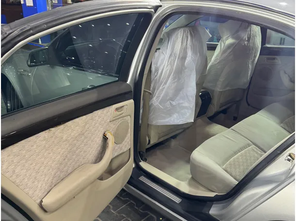 Car image 10