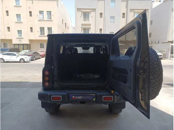 Car image 19