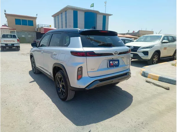 Car image 7