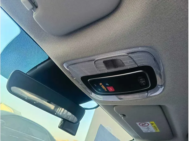 Car image 25