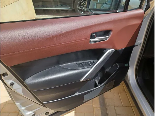 Car image 10