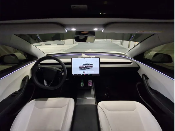 Car image 19