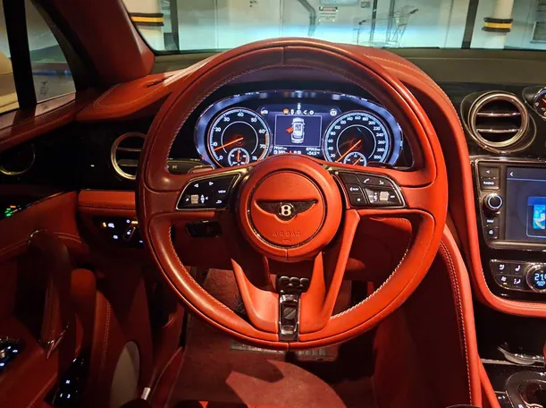 Car image 17