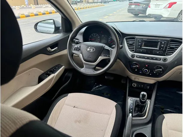 Car image 16