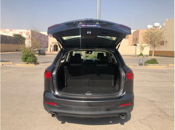 Car image 19