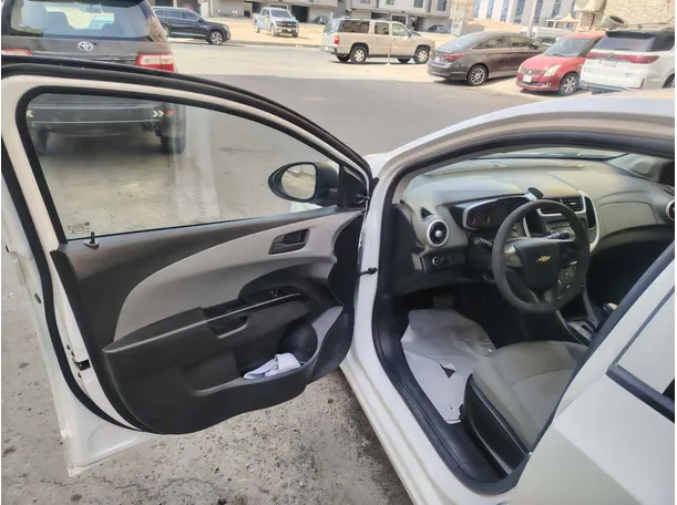 Car image 11