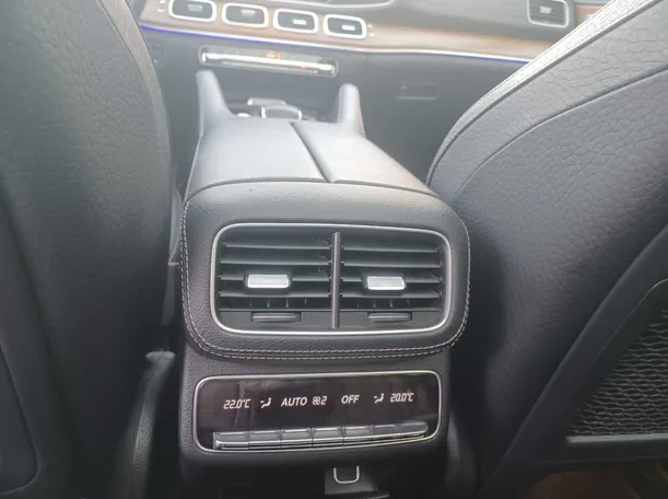 Car image 24