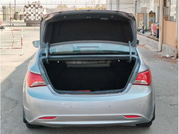 Car image 27