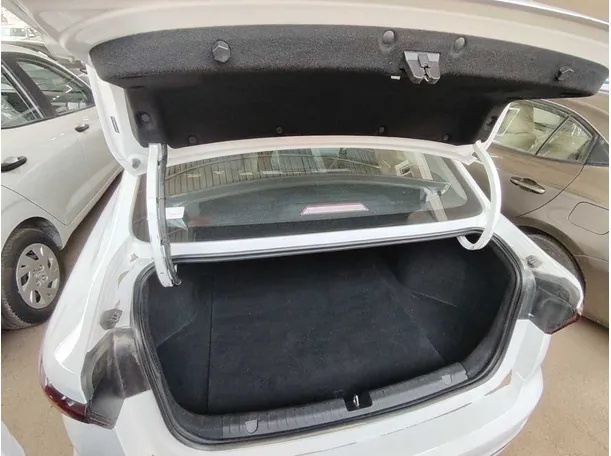 Car image 31
