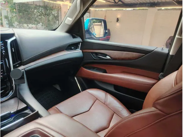 Car image 24