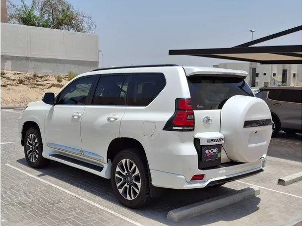 Car image 7